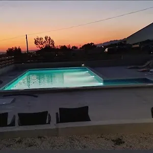 https://apartmani-niko-05.hotelinzadar.com