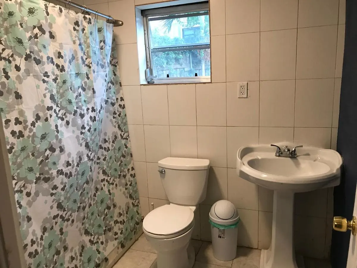 Coral Breeze Villa Nassau Homestay